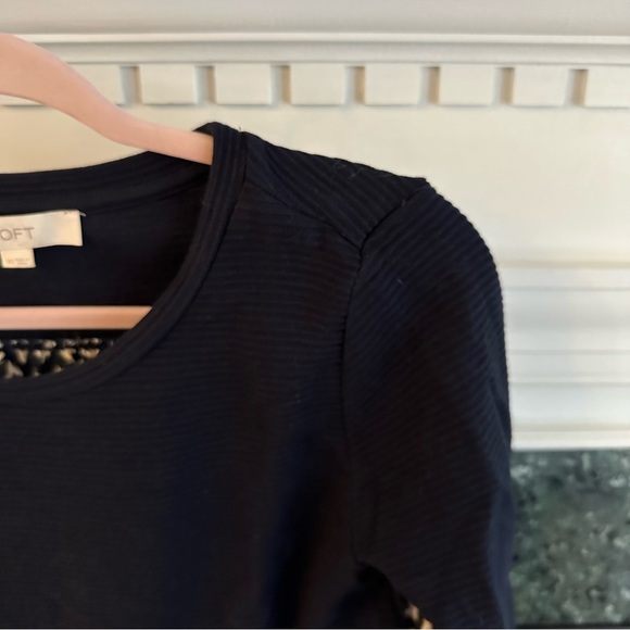 LOFT Navy Blue Ribbed Floral Mixed Media Blouse, 3/4 sleeve, size XS - Picture 3 of 9